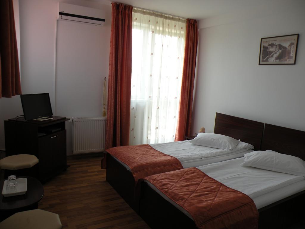 Pensiunea Octogon Piatra Neamţ Quarto foto